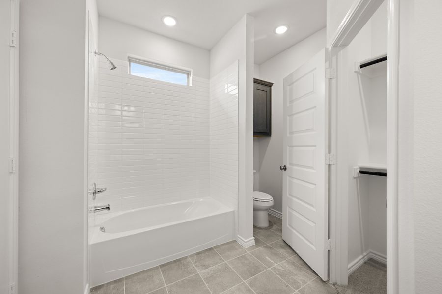 Furnished interior view inside a new home in Eagle Cove, Denton (Image 10).