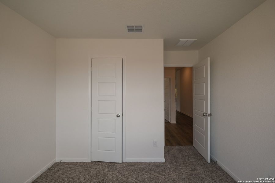 Spacious, unfurnished interior of a new home in Hunters Ranch, San Antonio (Image 13). Spacious, unfurnished interior of a new home in Hunters Ranch, San Antonio (Image 13).