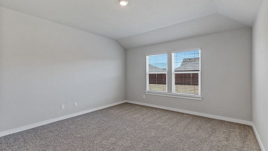 Spacious, unfurnished interior of a new home in Eagle Creek, Denton (Image 15).