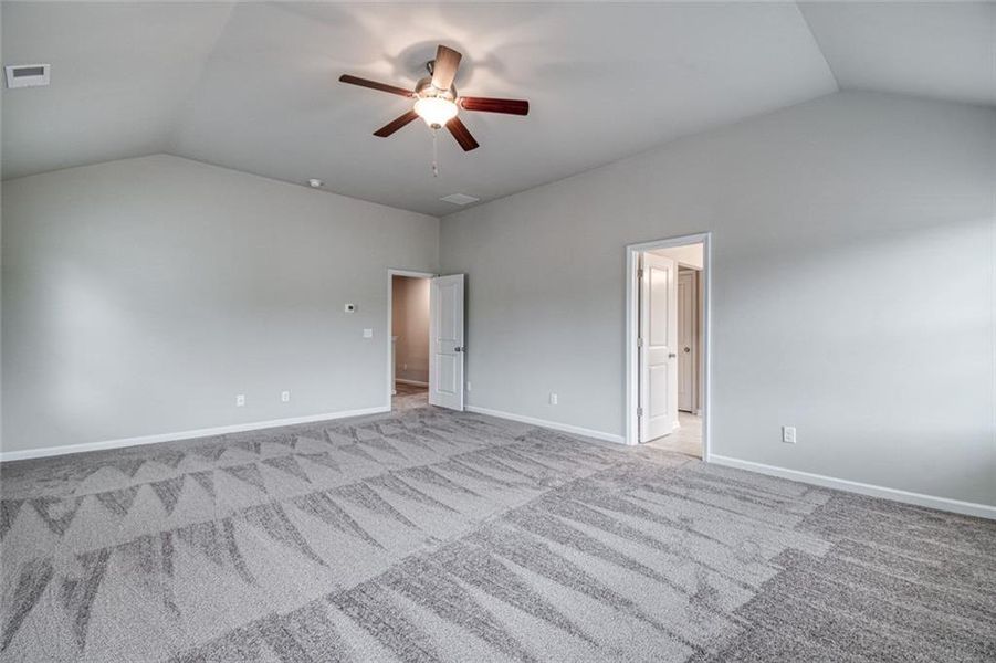 Spacious, unfurnished interior of a new home in Alcovy Village, Lawrenceville (Image 13).
