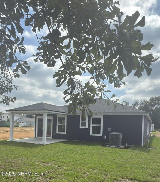 Exterior details and patio area of a home in , Jacksonville (Image 3).