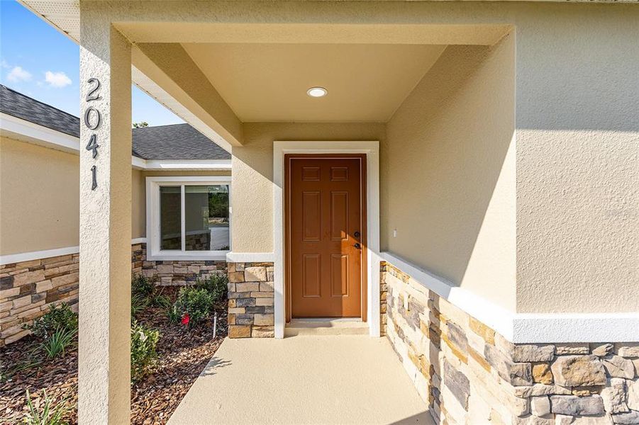 Exterior details and patio area of a home in , Ocala (Image 40).