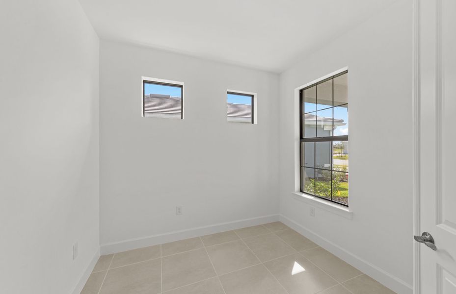 Spacious, unfurnished interior of a new home in Del Webb Catalina, Lakewood Ranch (Image 20). Spacious, unfurnished interior of a new home in Del Webb Catalina, Lakewood Ranch (Image 20).