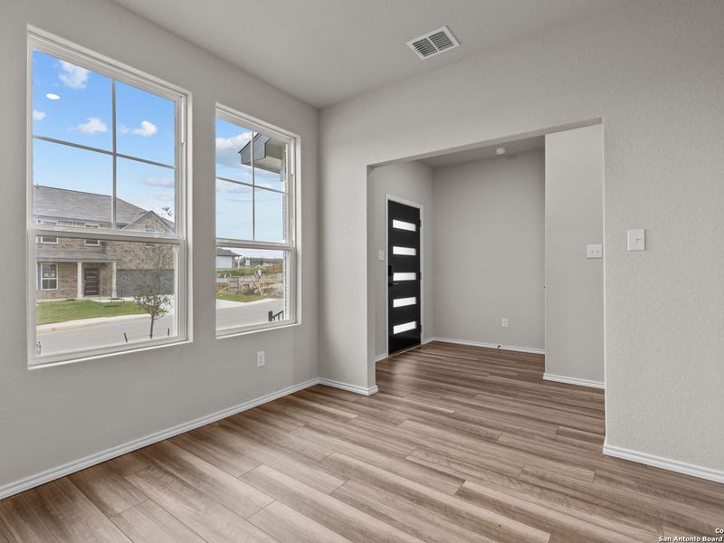 Spacious, unfurnished interior of a new home in Royal Crest, San Antonio (Image 15).
