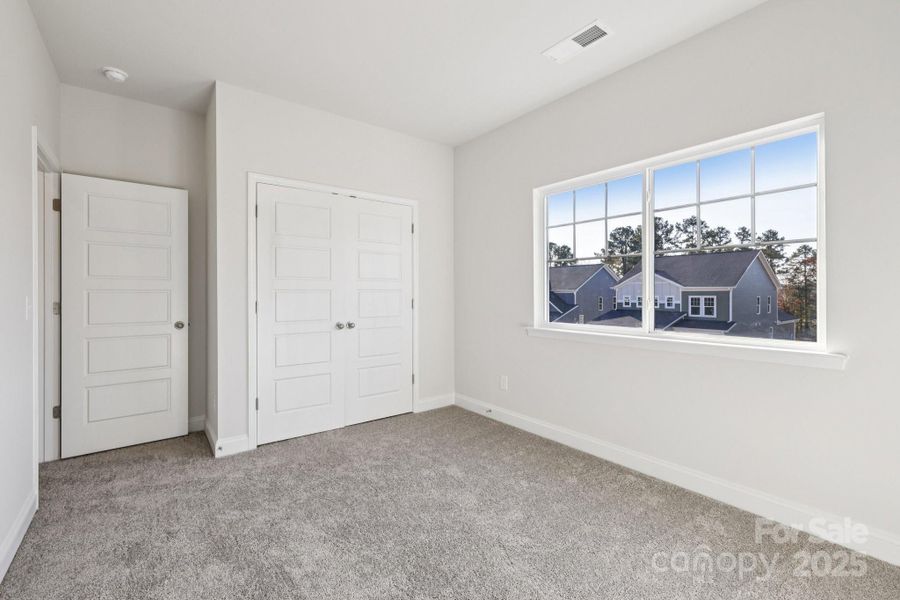 Spacious, unfurnished interior of a new home in Edgewood Preserve, Huntersville (Image 25).