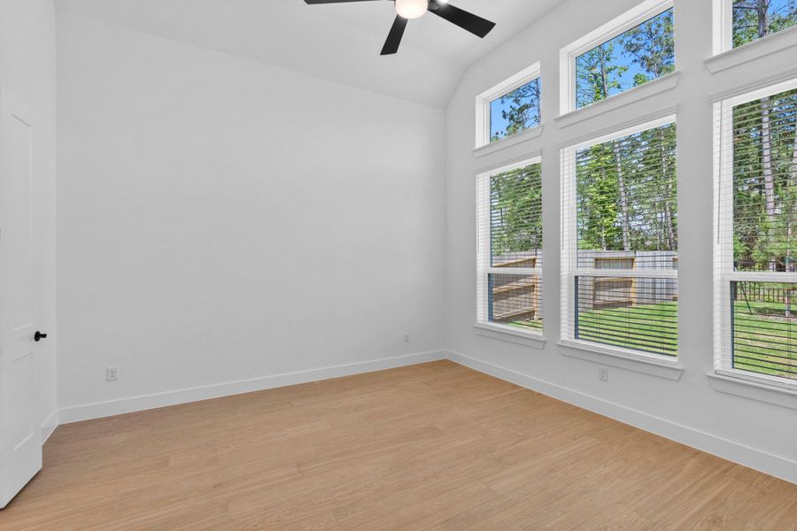 Spacious, unfurnished interior of a new home in Evergreen, Conroe (Image 24).