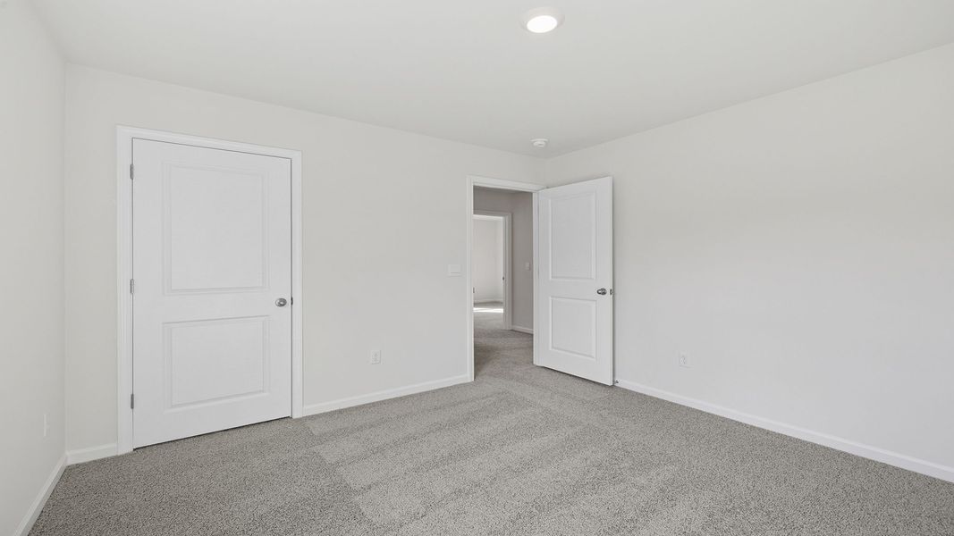 Spacious, unfurnished interior of a new home in Cloverdale Hills, Piedmont (Image 28).