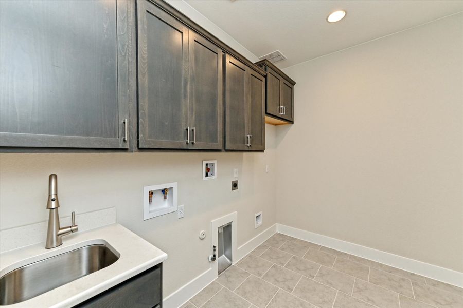 Representative furnished interior of a home built from the Opal by Giddens Homes in Riverstone, Georgetown (Image 9).