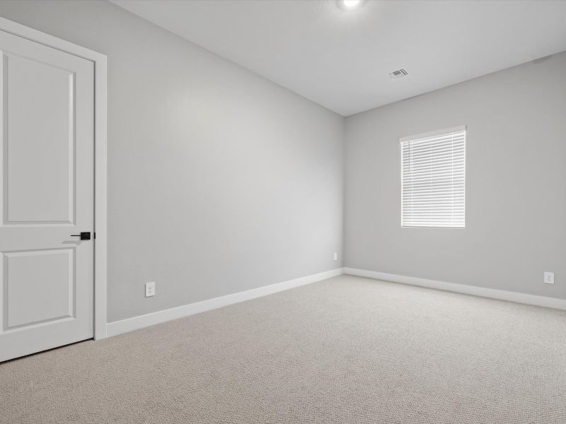 Spacious, unfurnished interior of a new home in Paloma Creek - Signature Series, Surprise (Image 17).