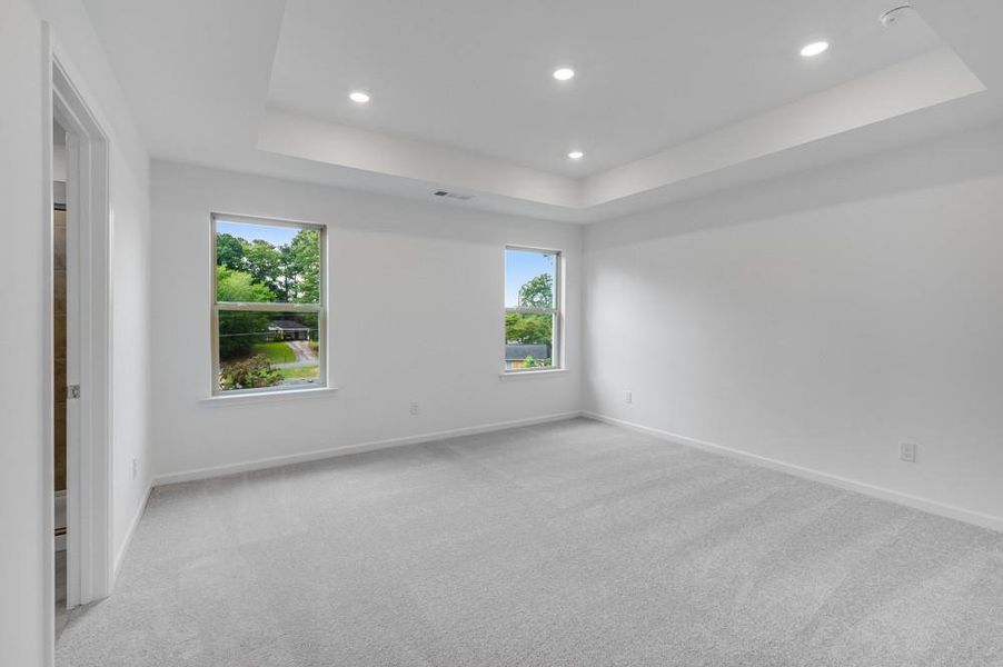 Spacious, unfurnished interior of a new home in Hampton Trace, Marietta (Image 13).