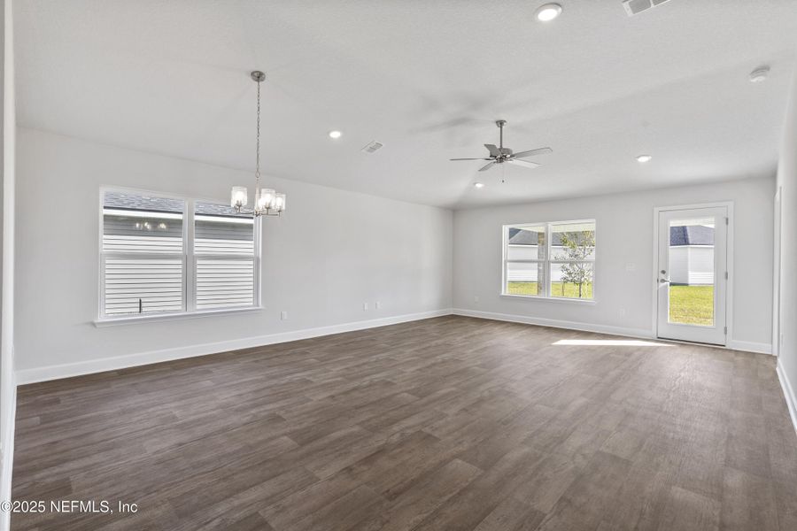 Spacious, unfurnished interior of a new home in Summerglen, Jacksonville (Image 14).