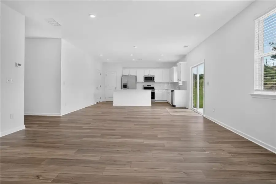 Spacious, unfurnished interior of a new home in Apalachee Hills, Bethlehem (Image 14).
