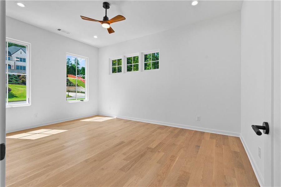 Spacious, unfurnished interior of a new home in , Alpharetta (Image 88).