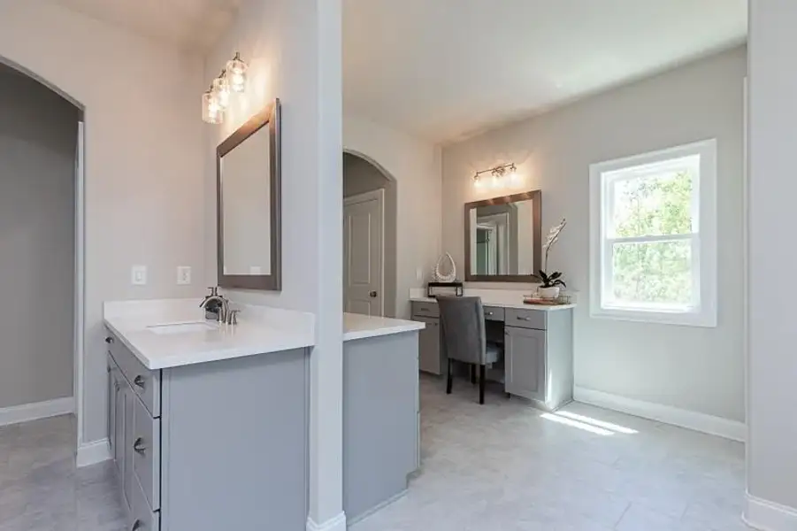 Furnished interior view inside a new home in Aberdeen, Hoschton (Image 54).