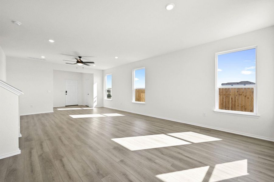 Spacious, unfurnished interior of a new home in Stoney Chase, Del Valle (Image 27). Spacious, unfurnished interior of a new home in Stoney Chase, Del Valle (Image 27).
