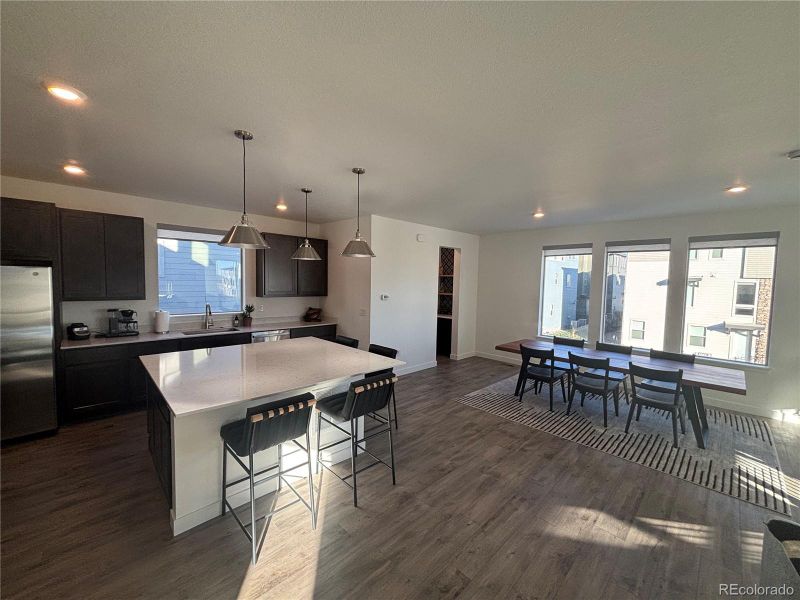 Kitchen & dining area