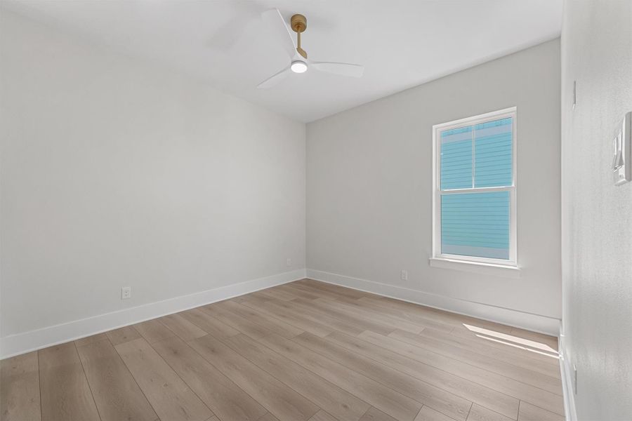 Spacious, unfurnished interior of a new home in , Galveston (Image 15).