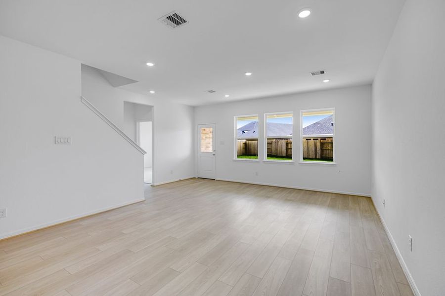 Spacious, unfurnished interior of a new home in Brookewater 45s, Rosenberg (Image 13).