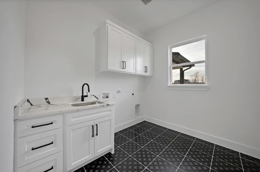 Furnished interior view inside a new home in , Celeste (Image 25).