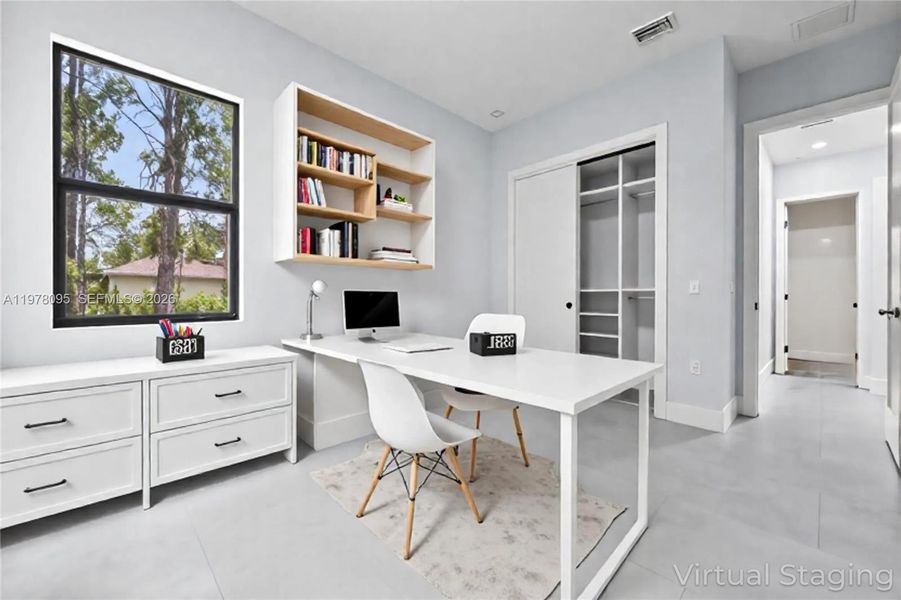 Virtual staged - Option office