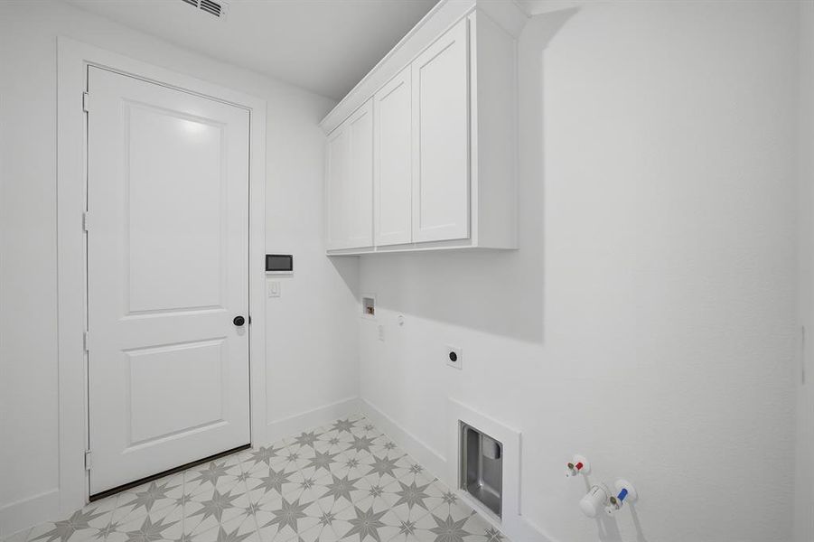 Spacious, unfurnished interior of a new home in Aster Park, McKinney (Image 18). Spacious, unfurnished interior of a new home in Aster Park, McKinney (Image 18).