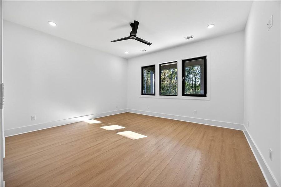 Spacious, unfurnished interior of a new home in , Auburn (Image 28).