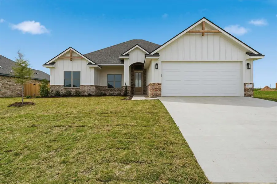 Front exterior of a new home in , Hewitt, TX, highlighting curb appeal (Image 2). Front exterior of a new home in , Hewitt, TX, highlighting curb appeal (Image 2).