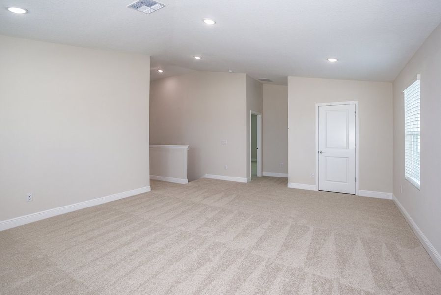 Spacious, unfurnished interior of a new home in Pasadena Landing, Wesley Chapel (Image 17).