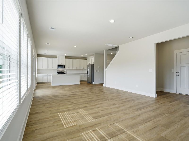 Spacious, unfurnished interior of a new home in Ashby Woods, Boiling Springs (Image 10).
