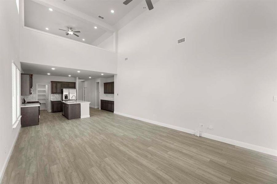 06_1033-lovely-day-lavon-tx-living-room-high-ceiling 06_1033-lovely-day-lavon-tx-living-room-high-ceiling