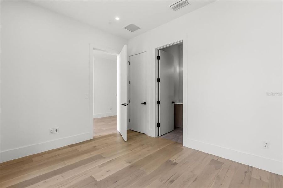 Spacious, unfurnished interior of a new home in , Winter Park (Image 46).