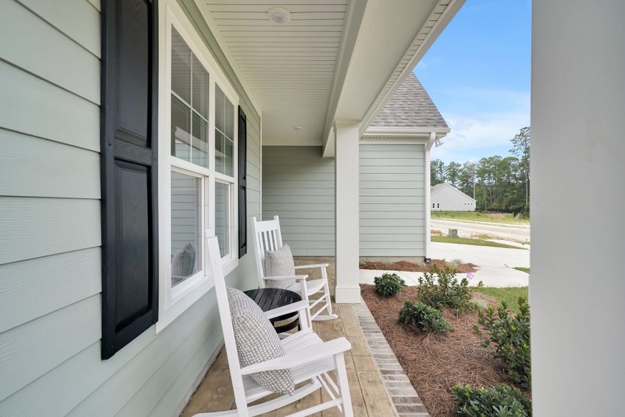 Representative exterior details of a home built from the Pierre's Bay by Kent Homes in Oyster Harbour, Supply (Image 3).