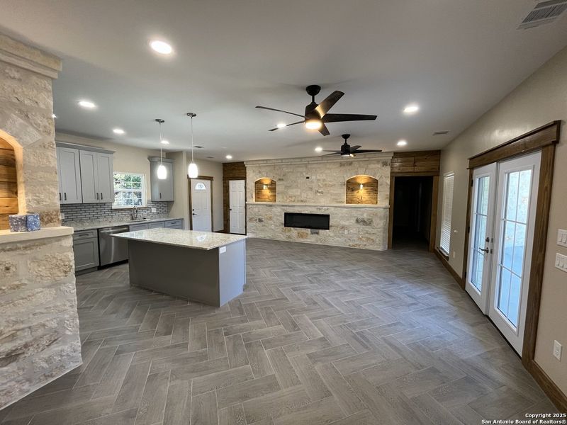 Furnished interior view inside a new home in , Bandera (Image 9).
