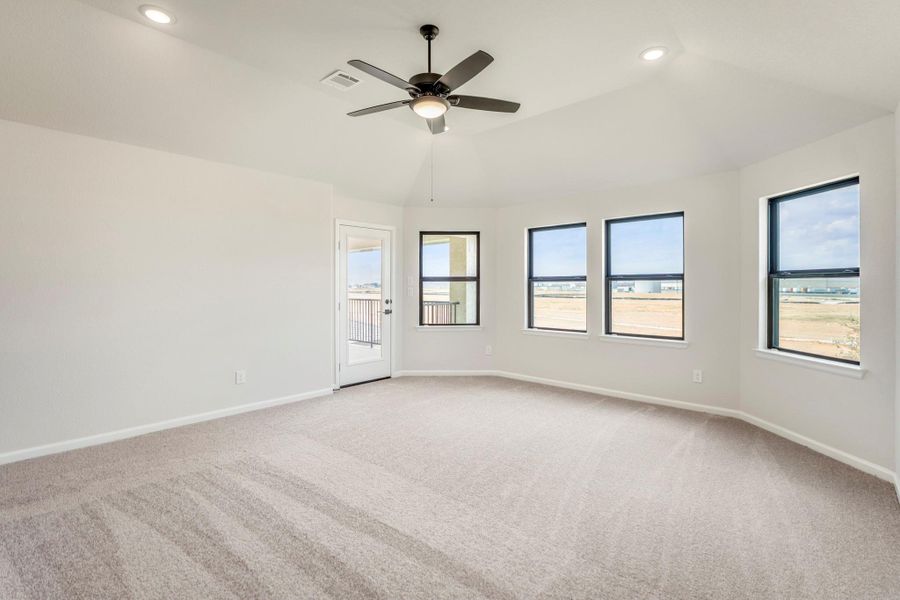 Spacious, unfurnished interior of a new home in Jordan Ranch 70' Lots, Fulshear (Image 38). Spacious, unfurnished interior of a new home in Jordan Ranch 70' Lots, Fulshear (Image 38).