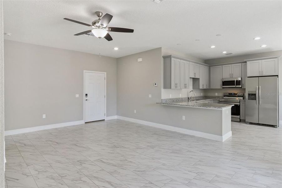 Spacious, unfurnished interior of a new home in , Kissimmee (Image 16).