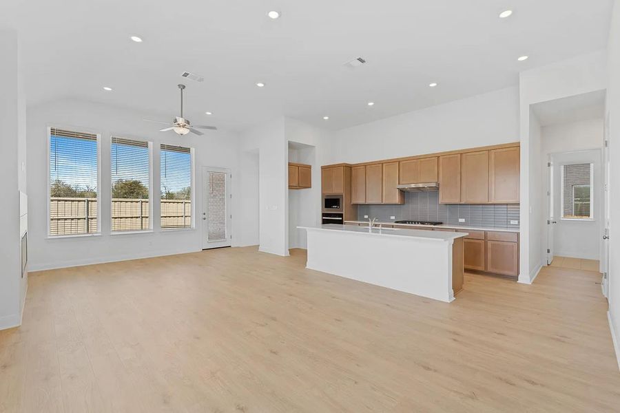 Spacious, unfurnished interior of a new home in The Colony - 45', Bastrop (Image 19).