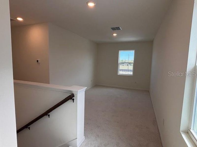 Spacious, unfurnished interior of a new home in Eastlyn, Bradenton (Image 7).