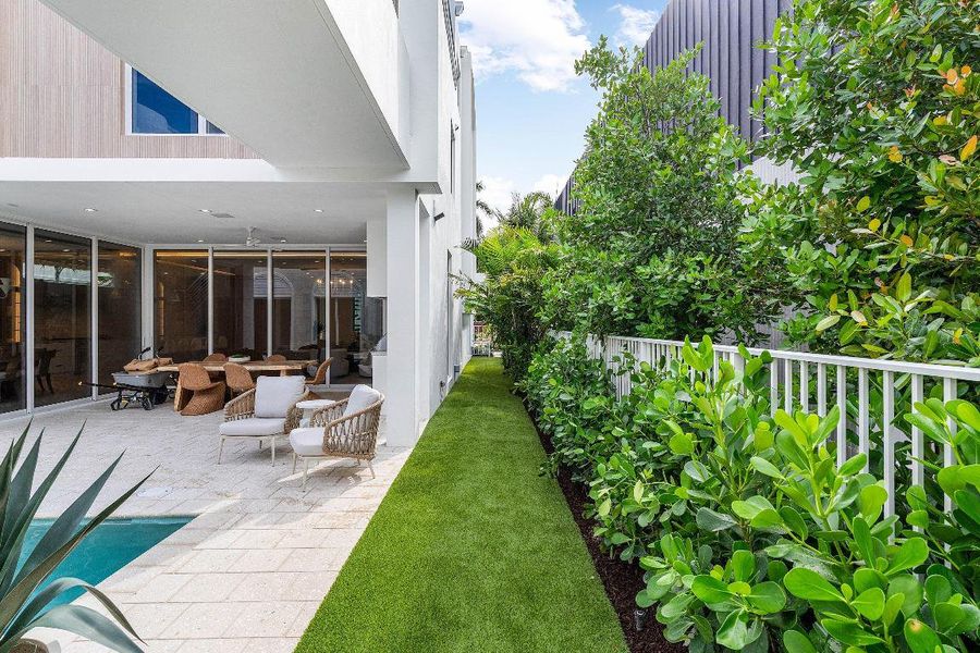 005-812PalmTrail-DelrayBeach-FL-33483-SM