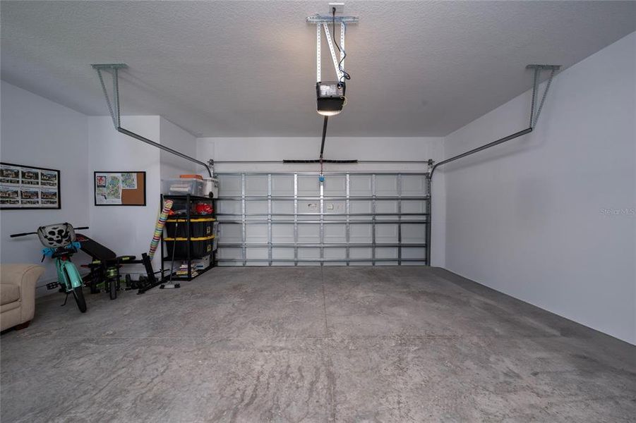 Spacious, unfurnished interior of a new home in , St. Cloud (Image 22).