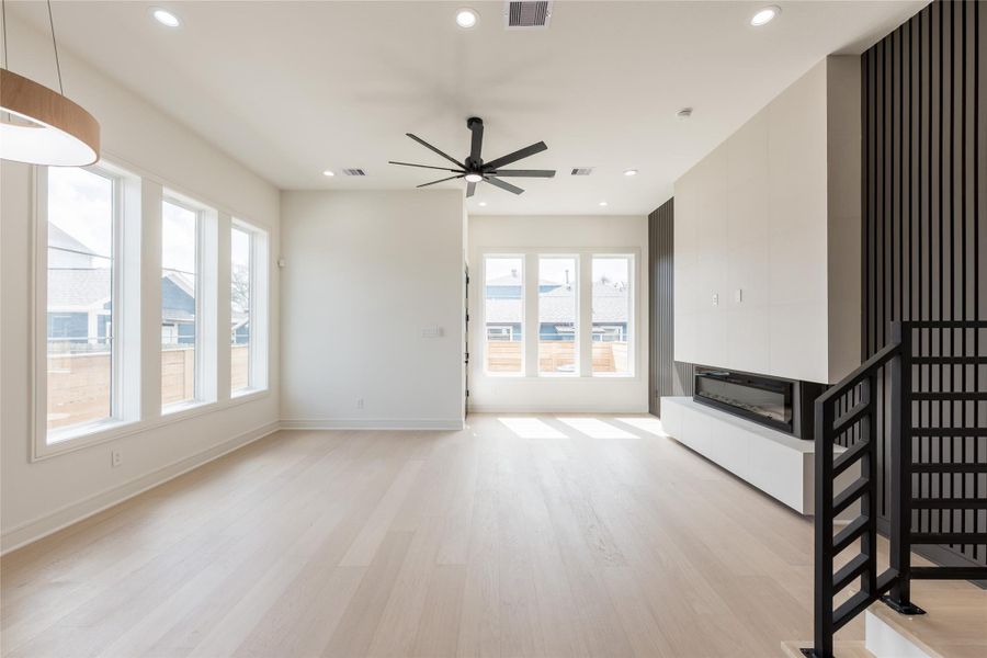 Spacious, unfurnished interior of a new home in , Houston (Image 24).