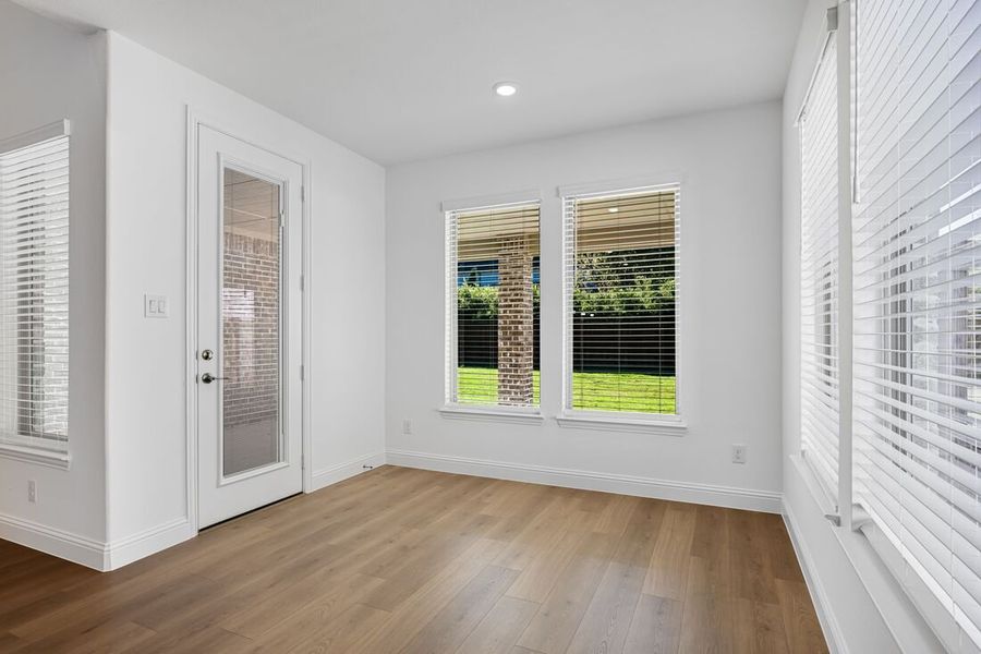 Spacious, unfurnished interior of a new home in South Oak 50s, Oak Point (Image 24).