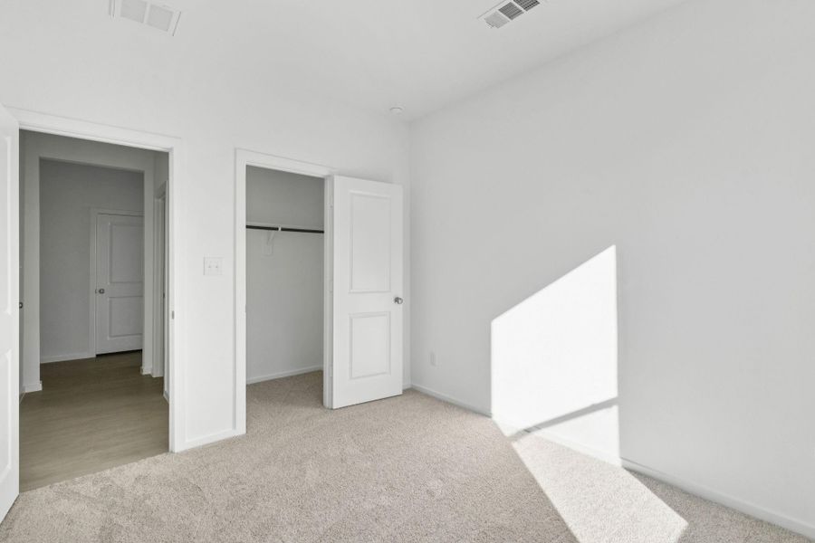 Spacious, unfurnished interior of a new home in Montgomery Bend, Montgomery (Image 20).