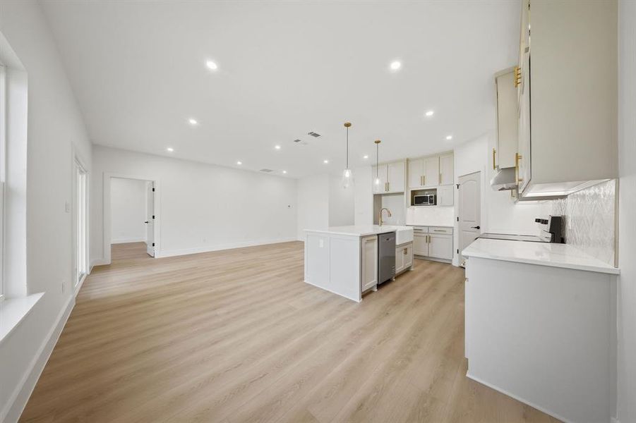 Spacious, unfurnished interior of a new home in , Seagoville (Image 18).