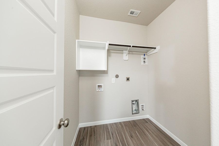 Spacious, unfurnished interior of a new home in River Ranch, Dayton (Image 15).