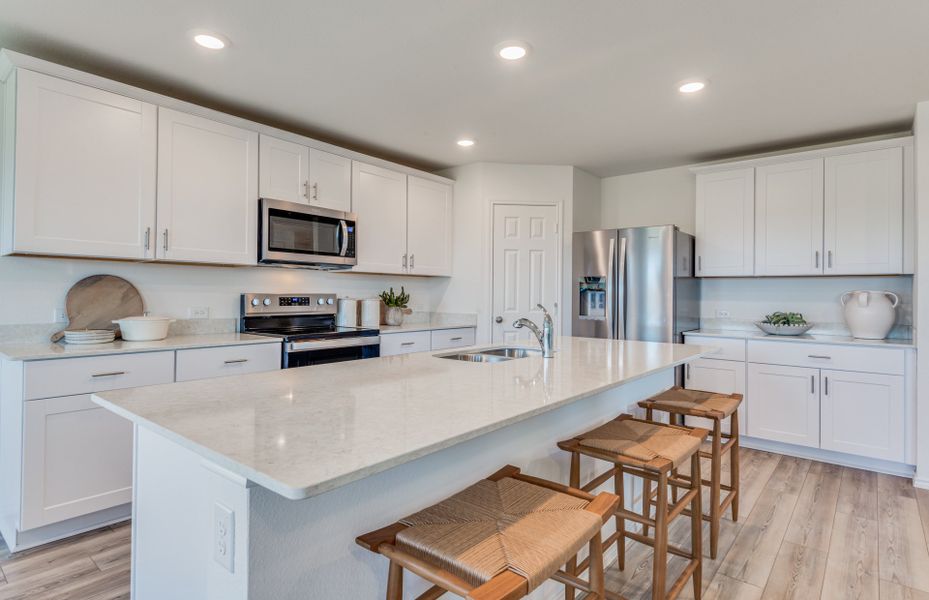 Spacious, eat-in island in kitchen