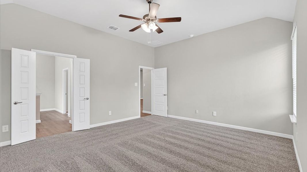 Spacious, unfurnished interior of a new home in Eden Ranch, Arlington (Image 19).