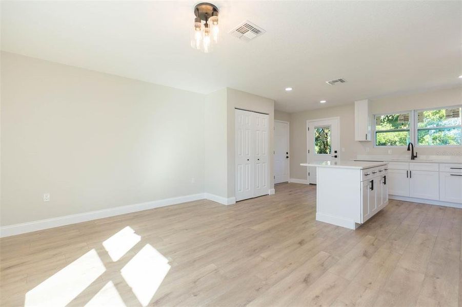Spacious, unfurnished interior of a new home in , Dade City (Image 18).