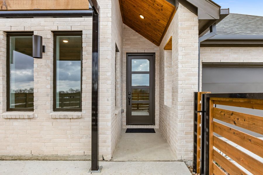 Exterior details and patio area of a home in Willow Grove, Melissa (Image 27).