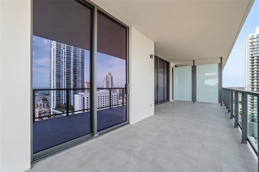 Exterior details and patio area of a home in , St. Petersburg (Image 32).