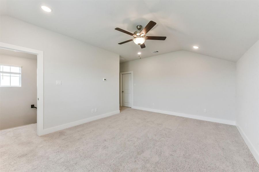 Spacious, unfurnished interior of a new home in , Texas City (Image 31).